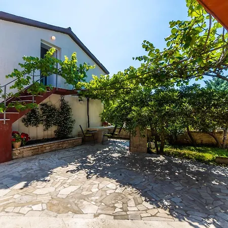 Percan Gostinjska kuća 3*